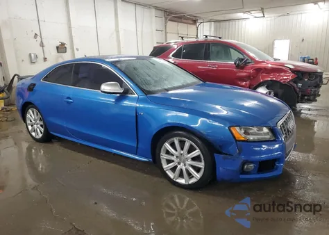 2011 Audi S5 Premium Plus z USA, uszkodzony, nr VIN WAUGVAFR7BA032580